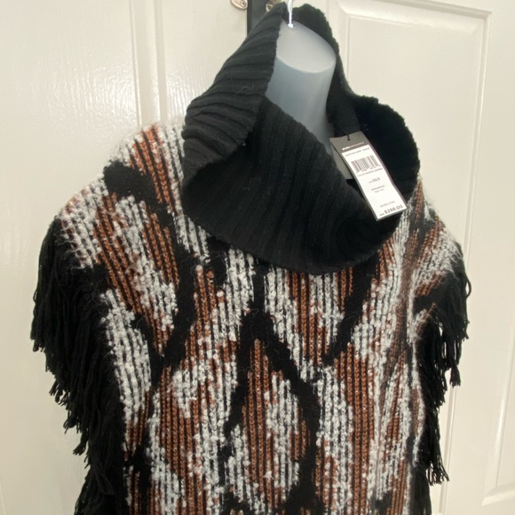 NWT-BCBG MAXAZRIA Combo Fringe Poncho Sweater XS/S - Picture 2 of 4